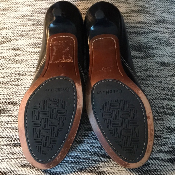 Cole Haan black and cream pumps - Picture 6 of 8